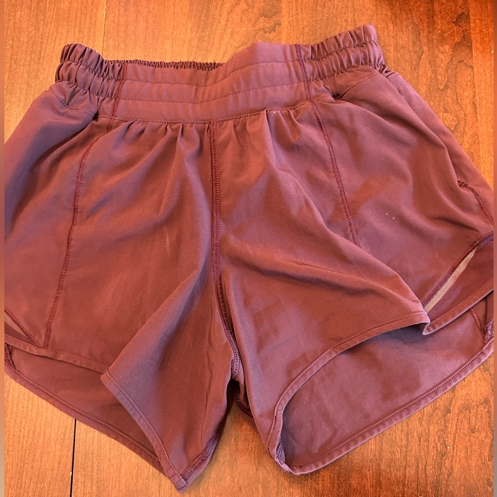 EUC Lululemon hotty hot shorts size 2